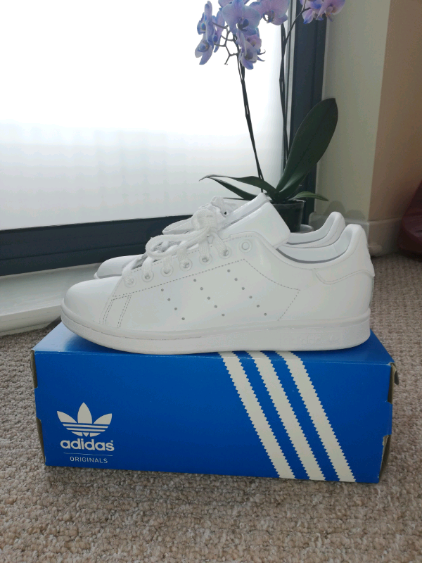 white stan smith size 6
